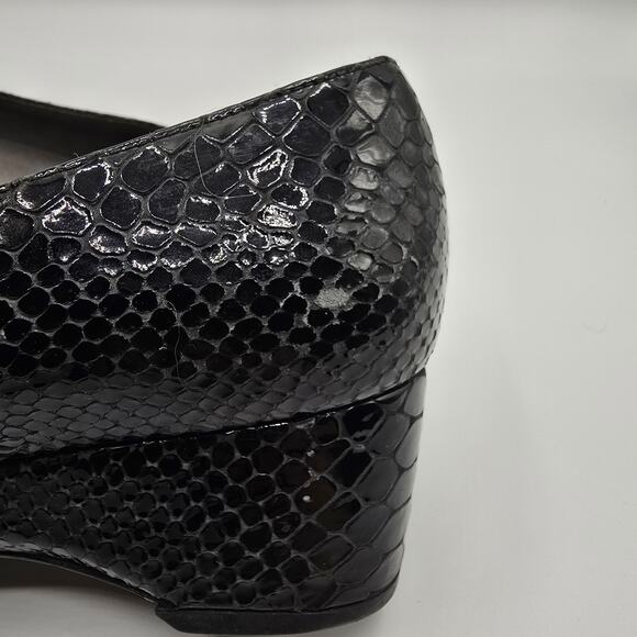 Stuart Weitzman black patent snake print low heel close toe wedges - Picture 11 of 14